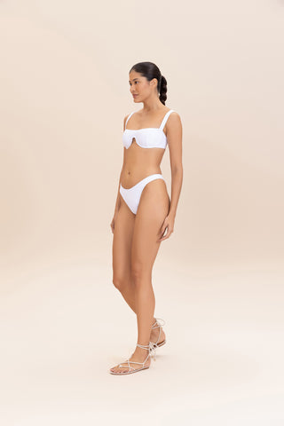 Wavy String Delta Wing Bottom