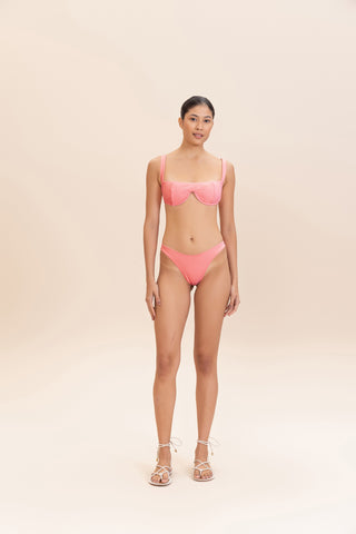 Wavy String Delta Wing Bottom