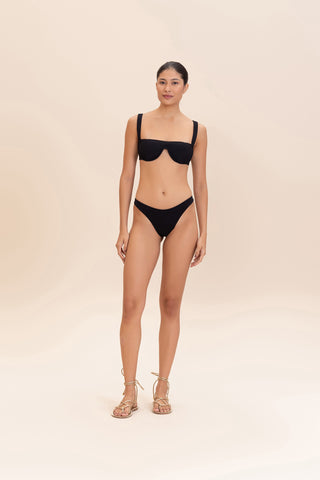Wavy String Delta Wing Bottom