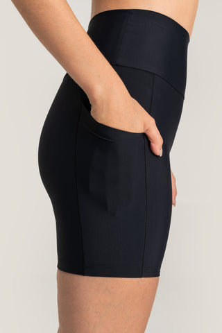 Essential Intense Slim Bermuda