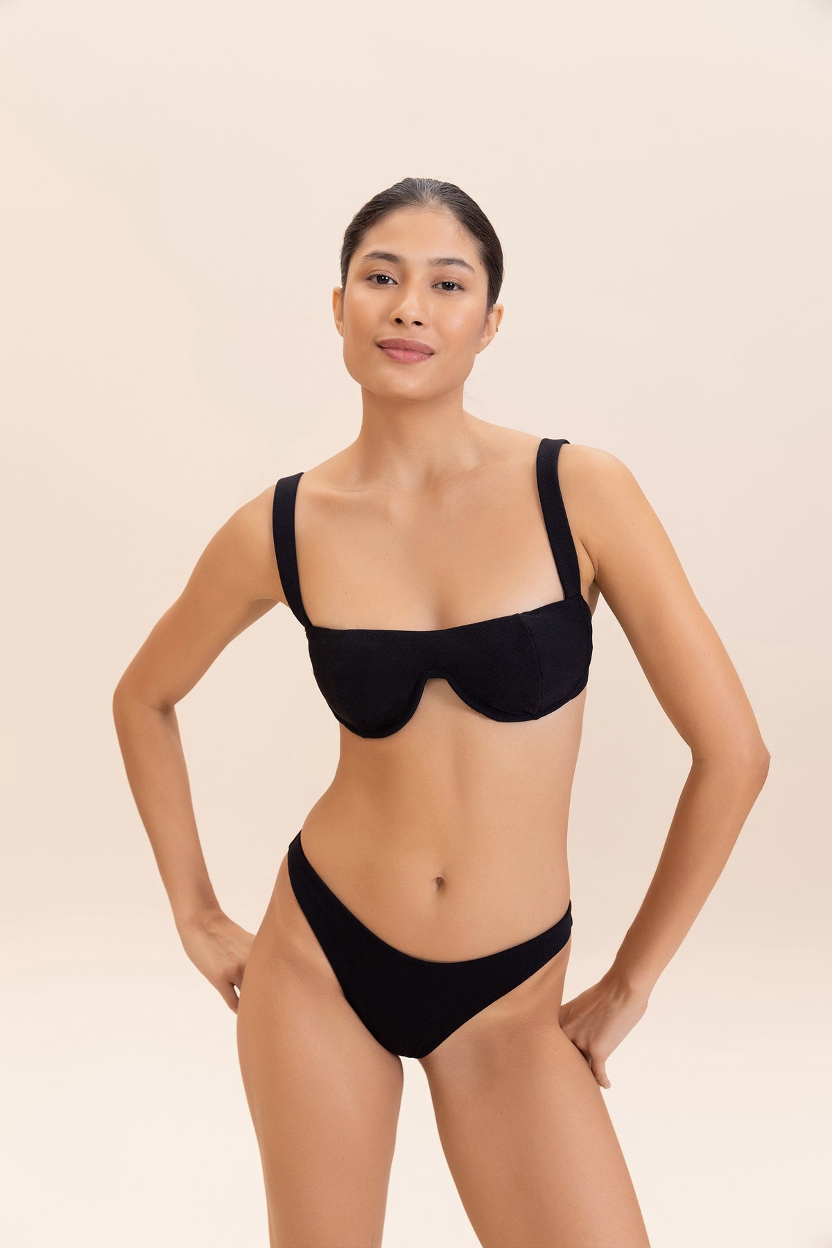 Neo Wavy Half-cup top