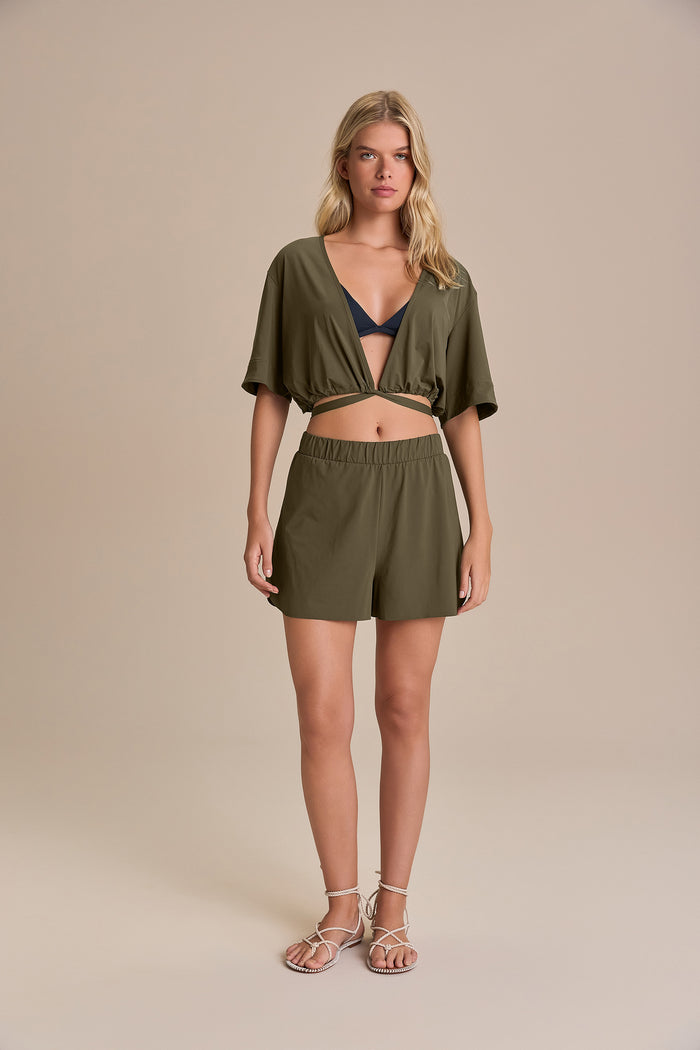 Wide Overlap Side Shorts