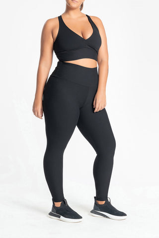 LIVE!+ Essential Active Tight