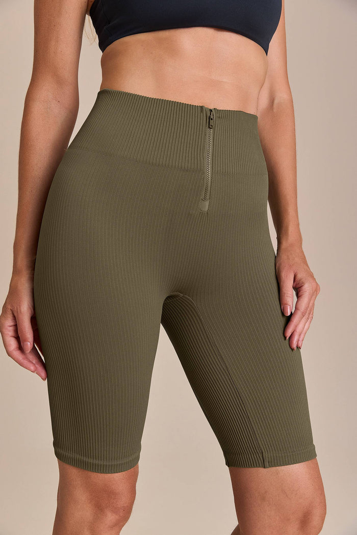 Seamless Knit® Zip Shorts