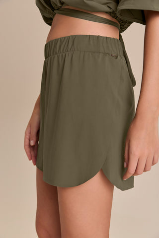 Wide Overlap Side Shorts