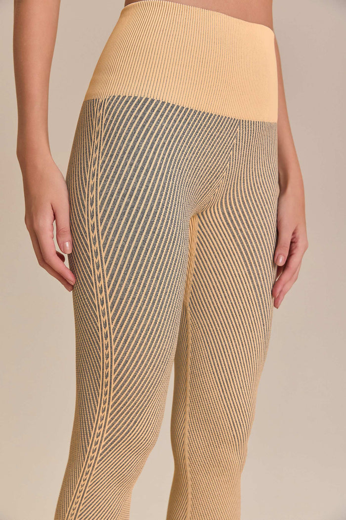 Seamless Diagonal Knit Legging
