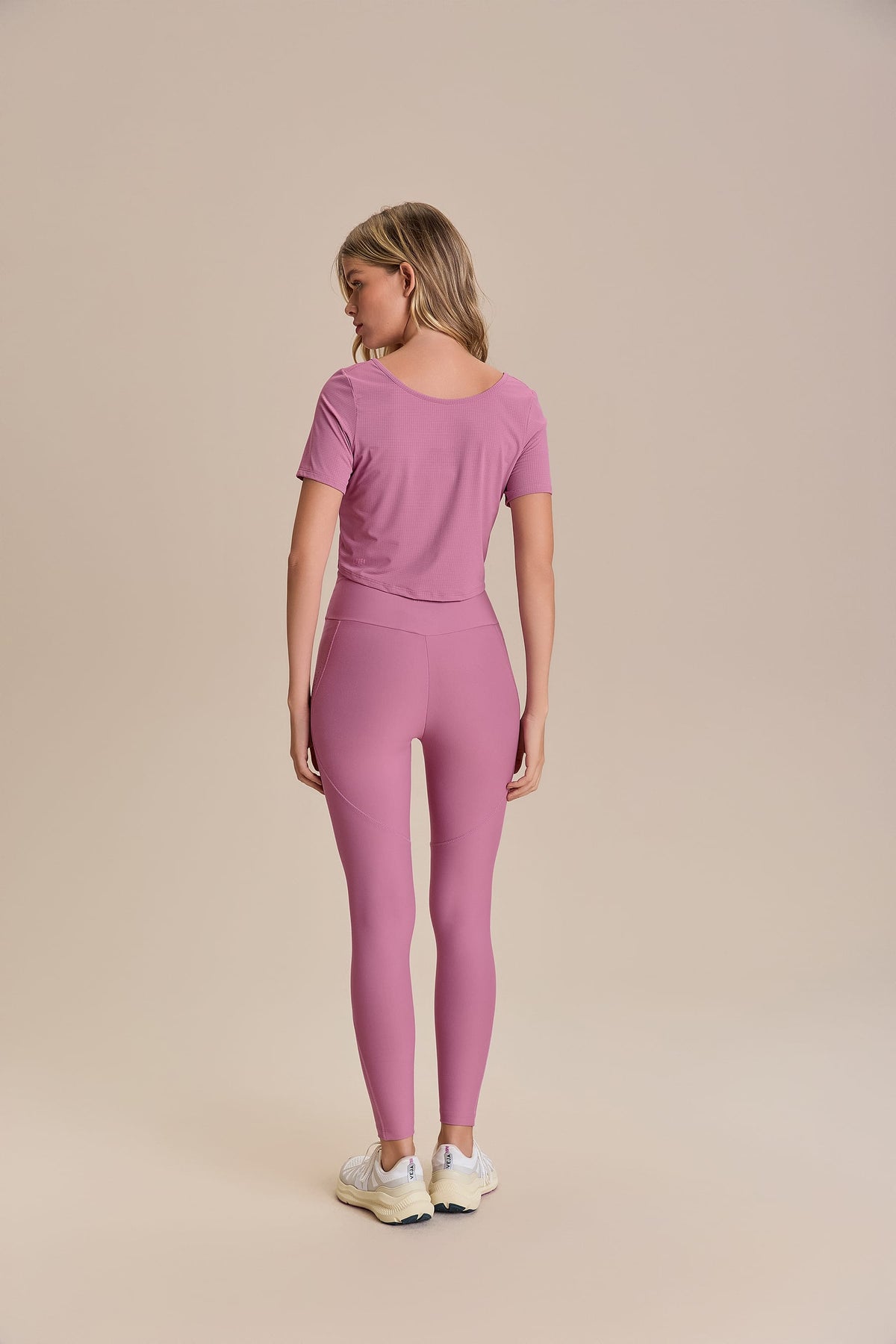 Air Move® Cropped Multi Top